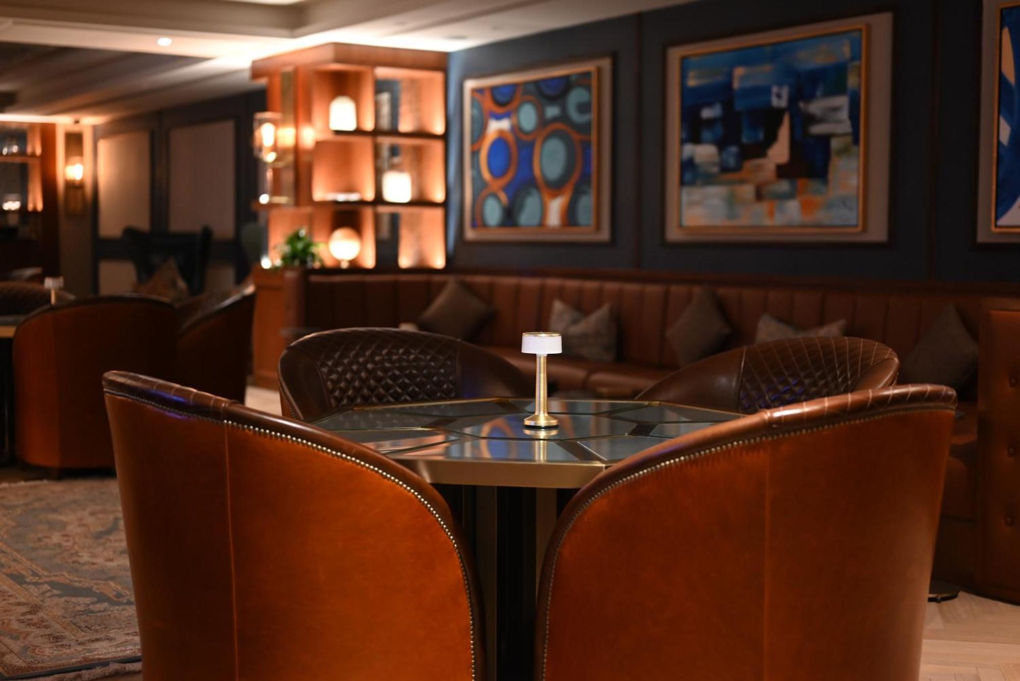Mansard Riyadh, A Radisson Collection Hotel 외부 사진 The Club at London Heathrow Airport