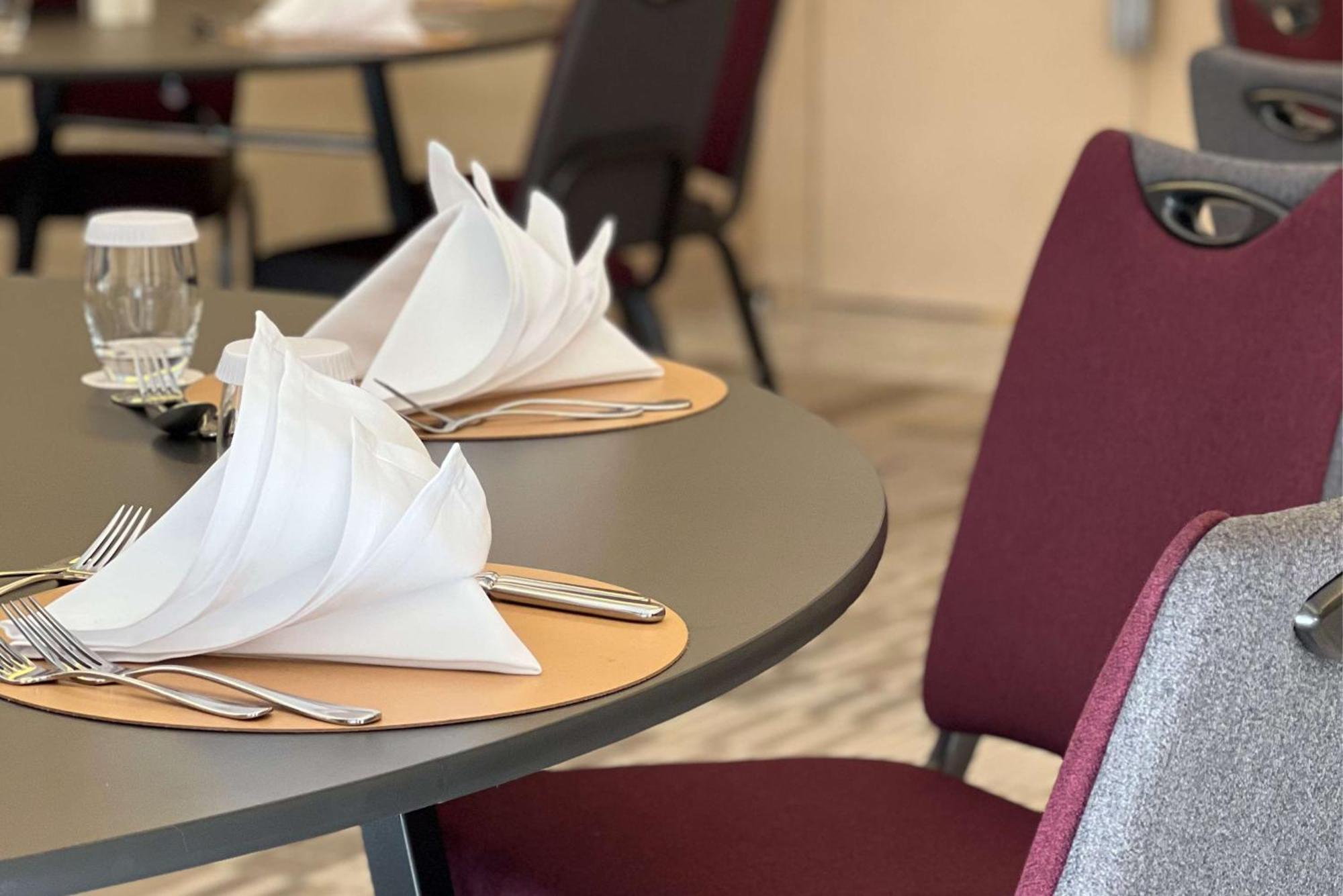 Mansard Riyadh, A Radisson Collection Hotel 외부 사진 The dining room at the Royal Albert Hall
