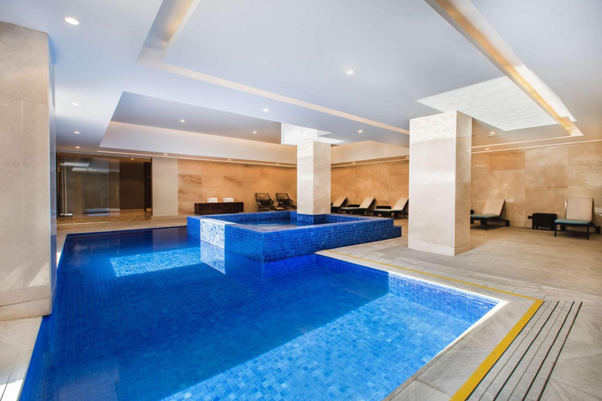 Mansard Riyadh, A Radisson Collection Hotel 외부 사진 Indoor pool