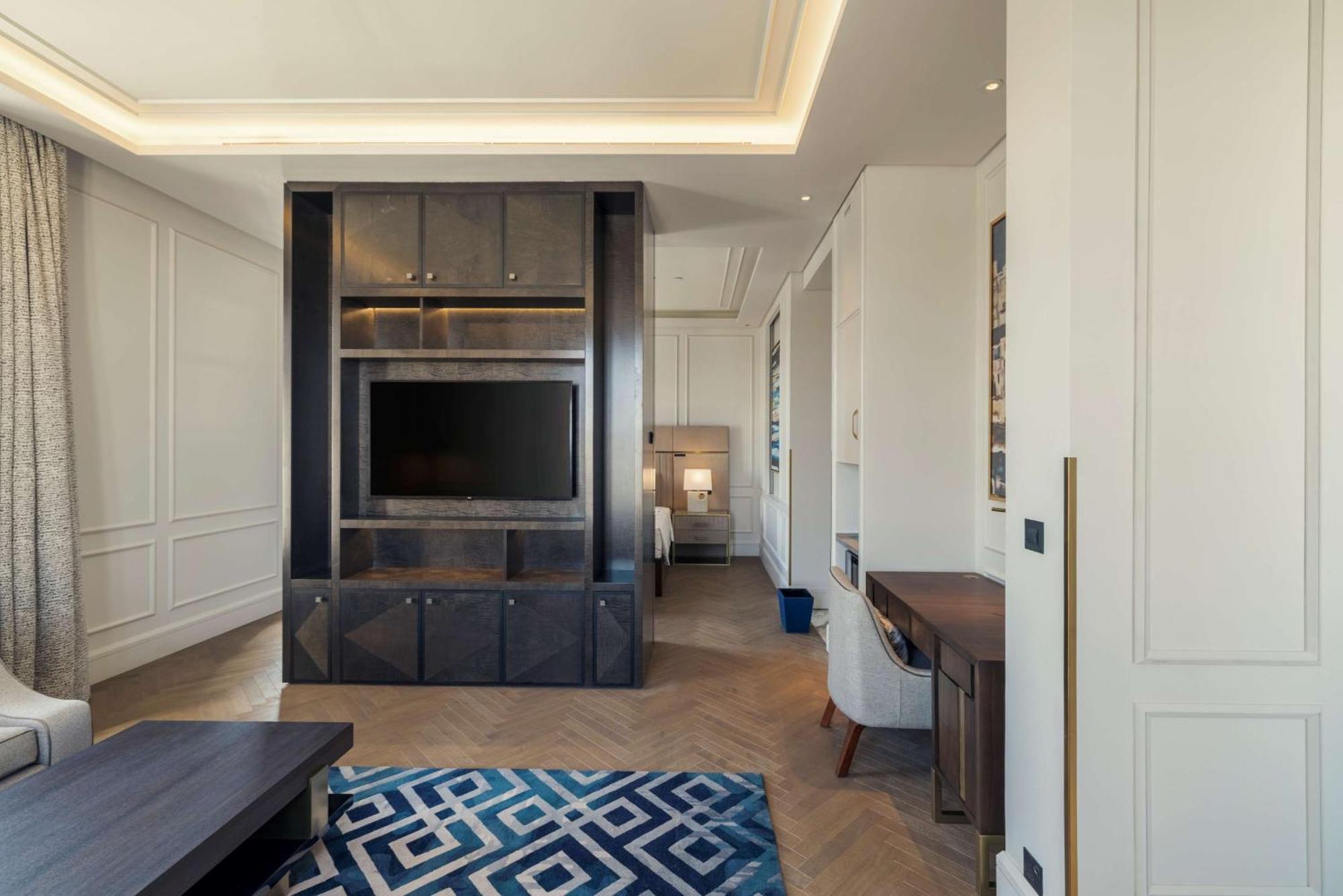 Mansard Riyadh, A Radisson Collection Hotel 외부 사진 The interior of a suite at The Ivy Collection